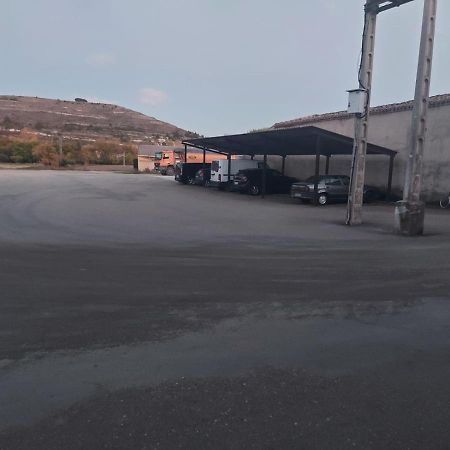Hostal Linares Villanueva de Argaño Εξωτερικό φωτογραφία