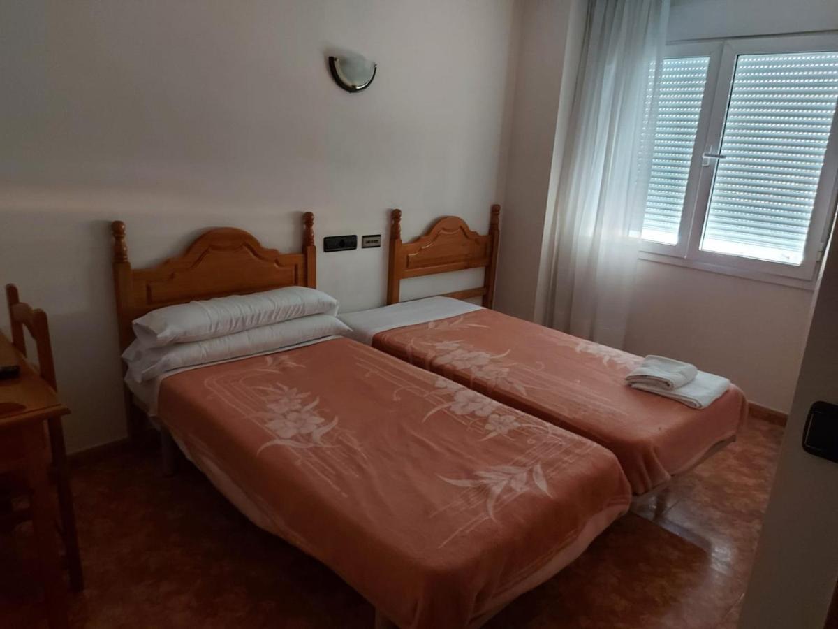 Hostal Linares Villanueva de Argaño Εξωτερικό φωτογραφία